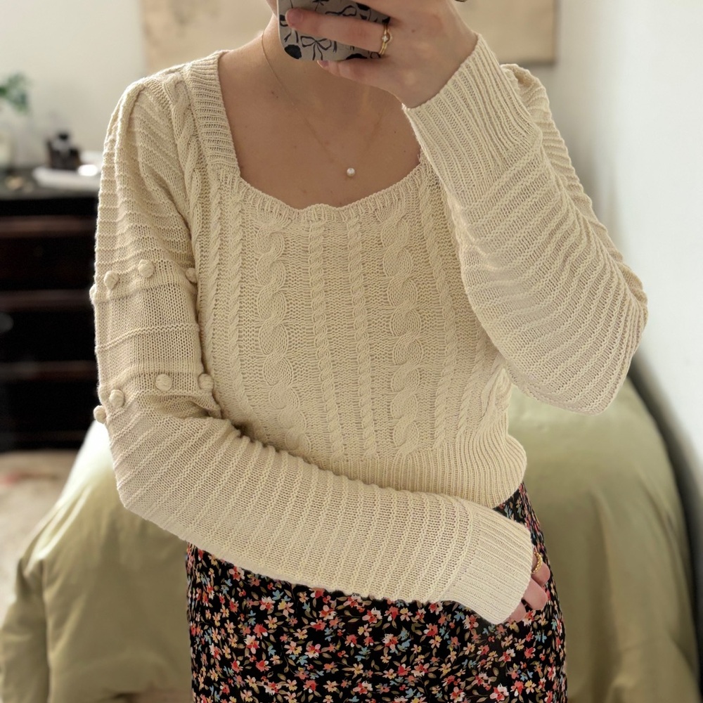 Storia Crop Cable Knit Sweater